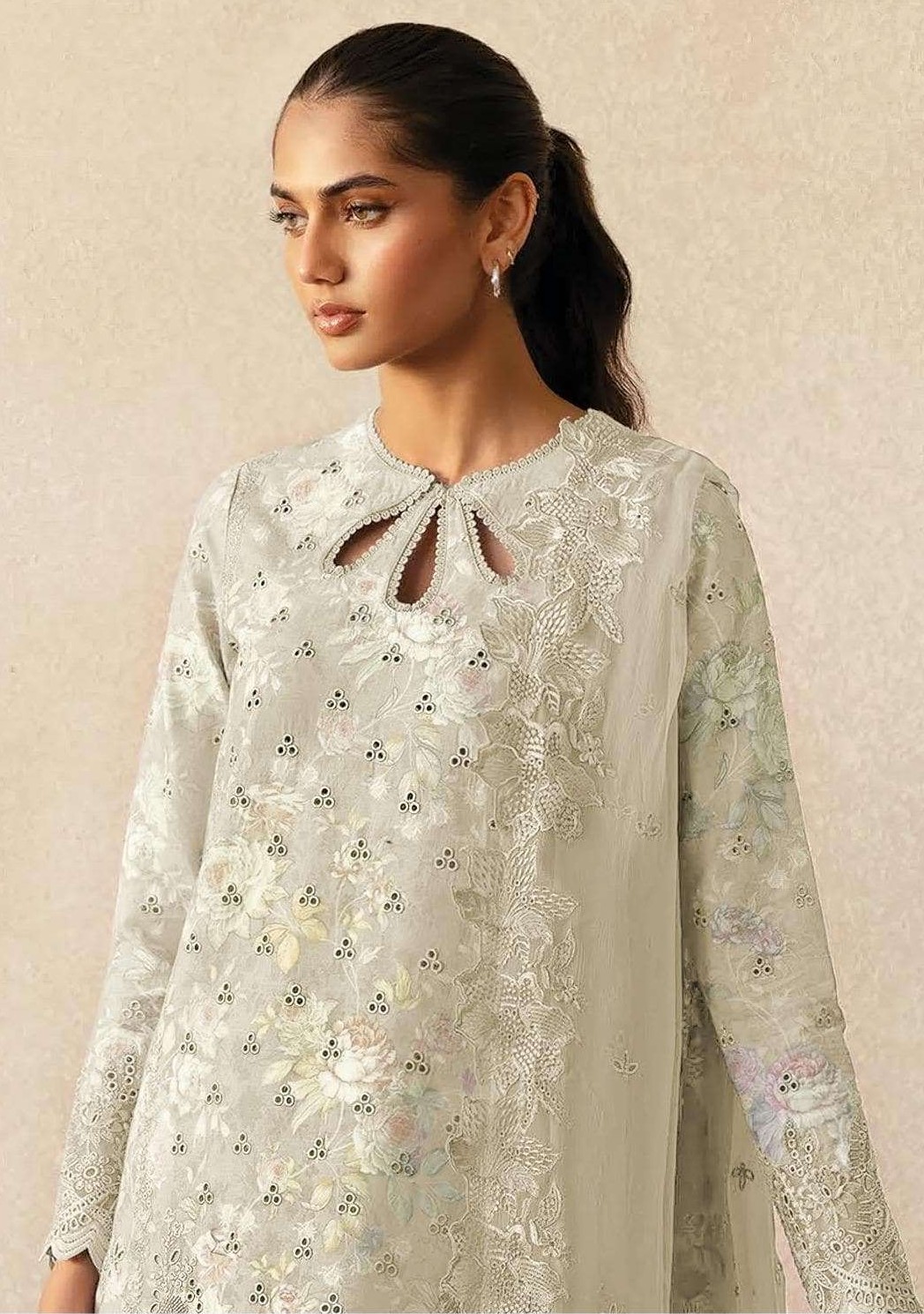 Shree Deepsy Rungrez Chikankari